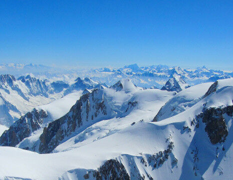 AdobeStock_464512656
					        