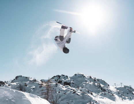 AdobeStock_486678655
					        