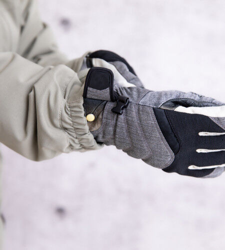 AdobeStock_327776498
		                        