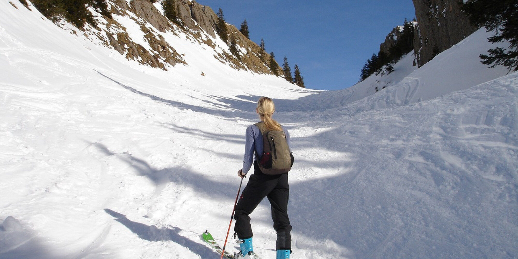 backcountry-skiiing-257008_1280
				        