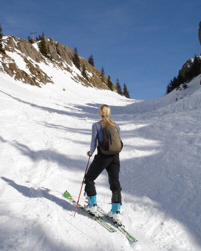 backcountry-skiiing-257008_1280
			                        